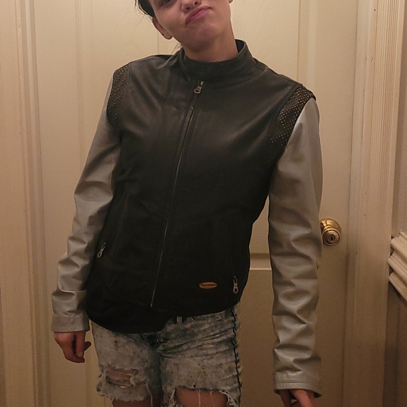 Harley davidson leather coat and leather hat. - Picture 3 of 5